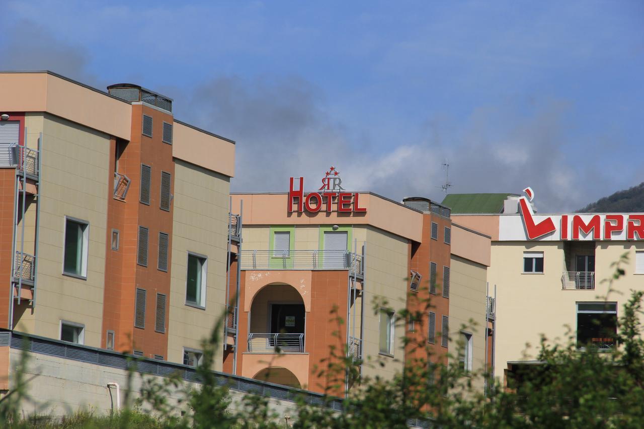 I Rocchi Hotel Tito Екстериор снимка